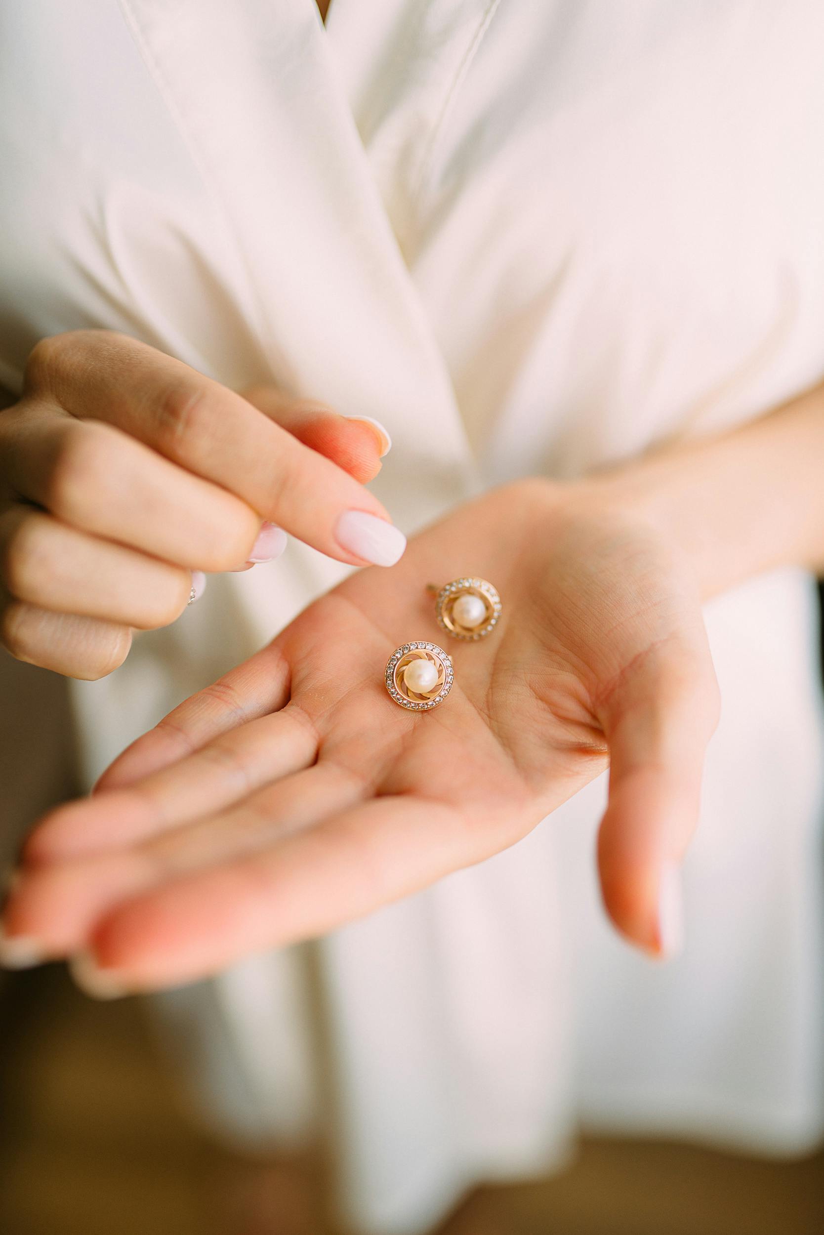 Classic Pearl Earrings Are Always A Good Choice