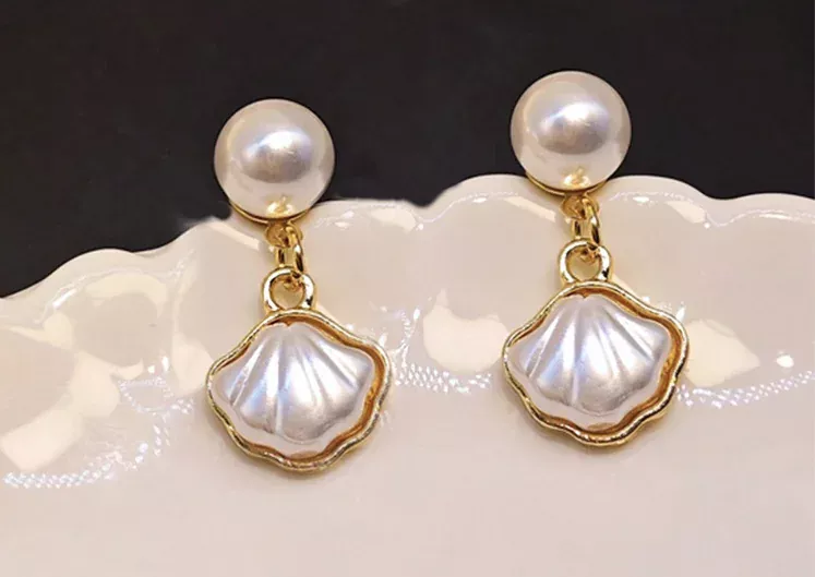 Pearl Stud Earrings Chic