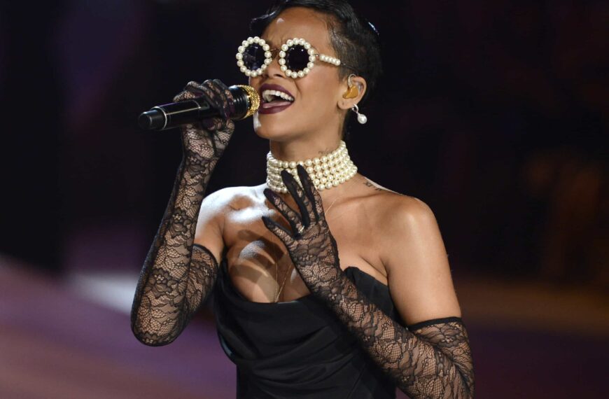 Rihanna Victorias Secret Fashion Show With Pearls