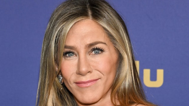 Jennifer Aniston Dazzles in Pearls & Diamonds Ensemble